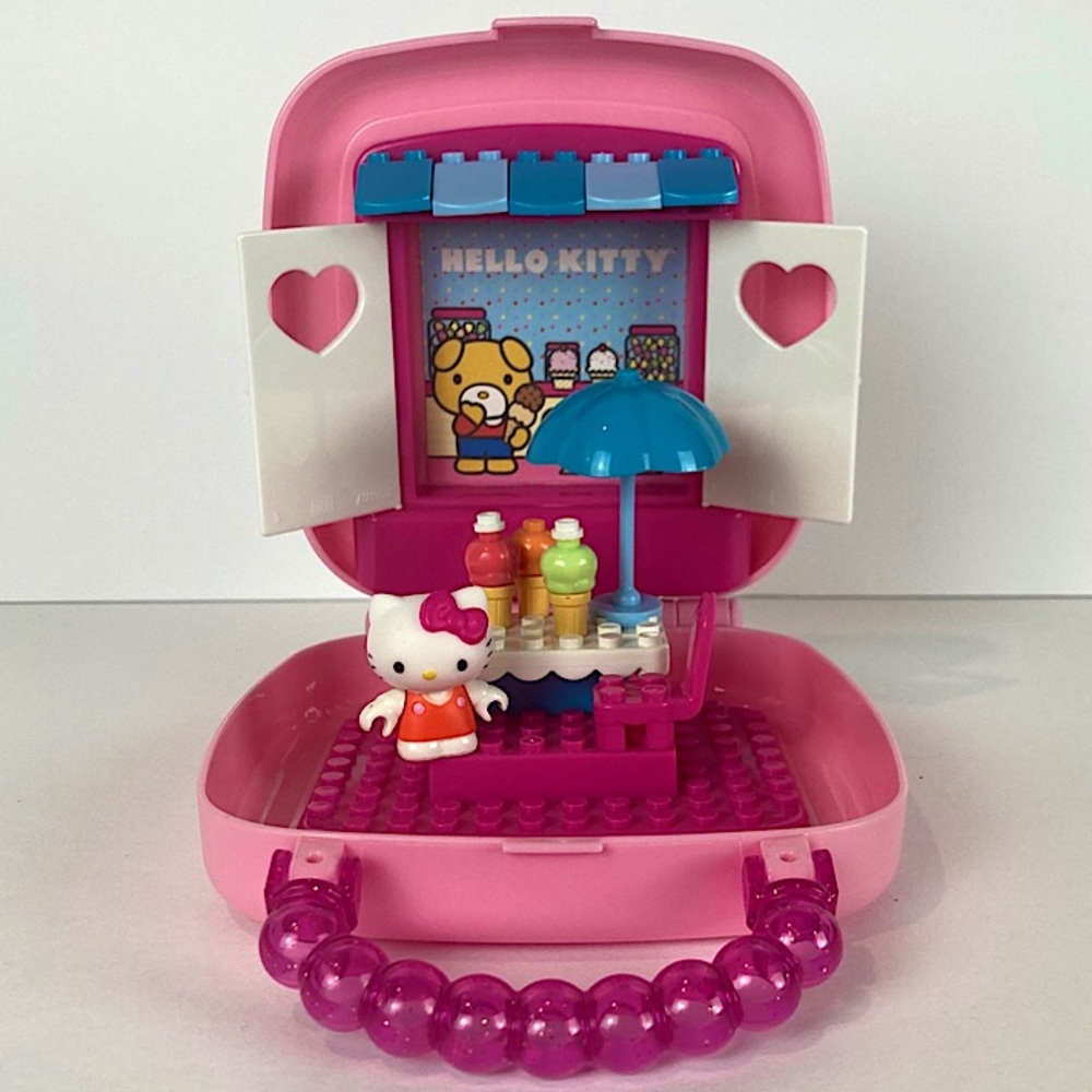 Mega Bloks Hello Kitty #10874 Ice Cream Parlor Compact Purse Playset